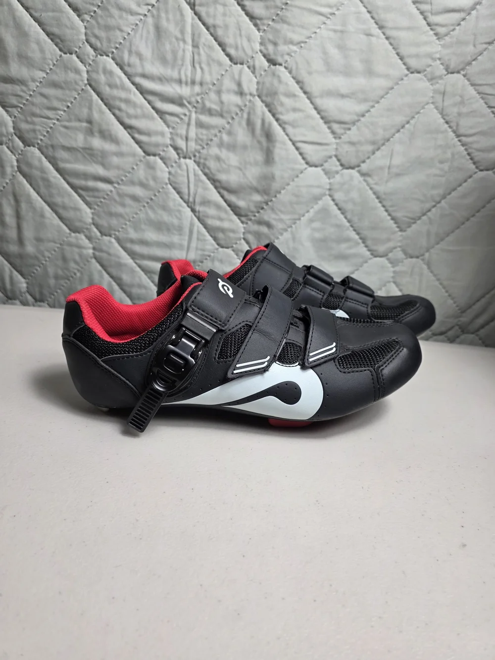 Peloton Cycling Shoes Mens Sz 42 Low Top Adjustable Hook & Loop Strap Black Red
